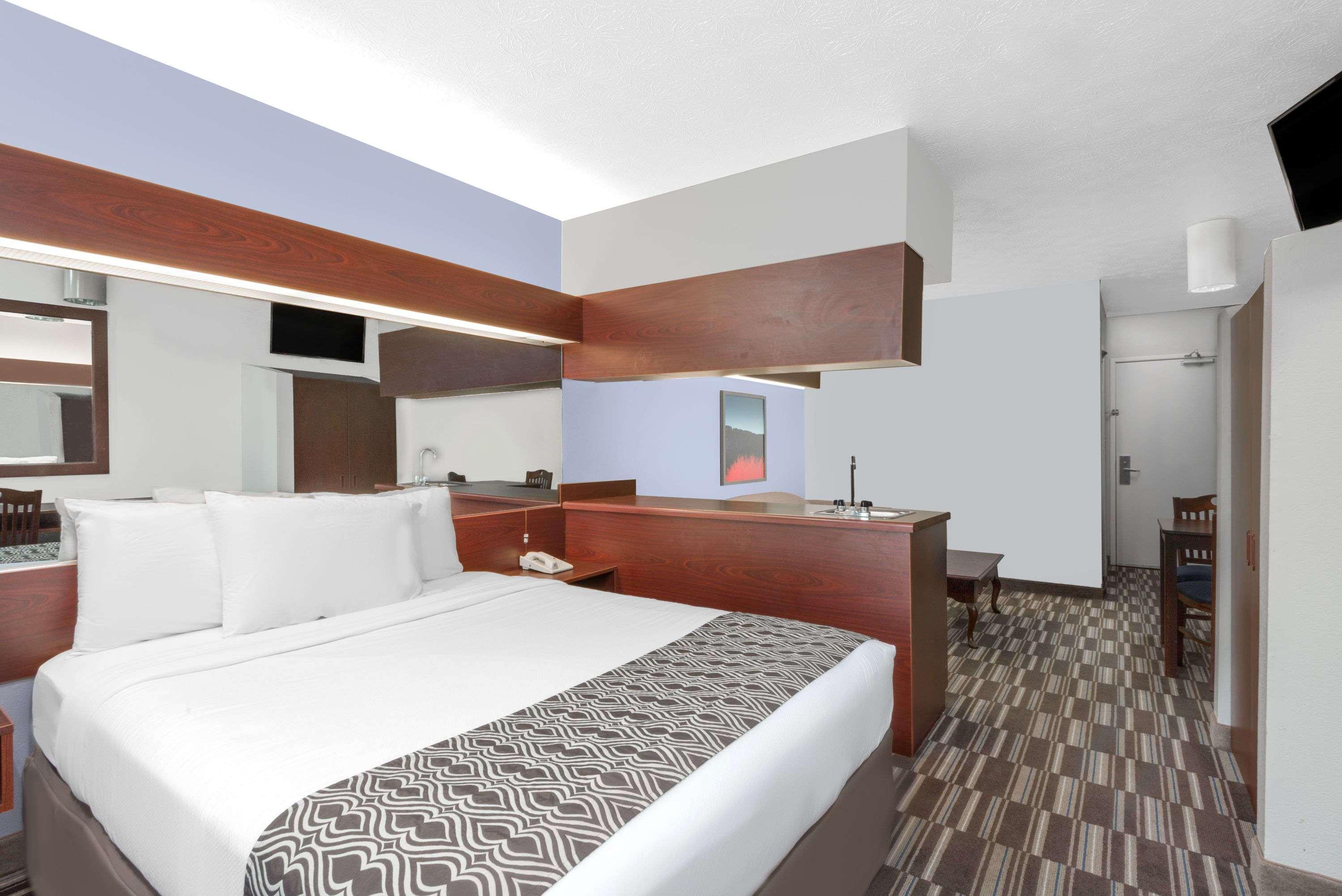 Microtel & By Wyndham London