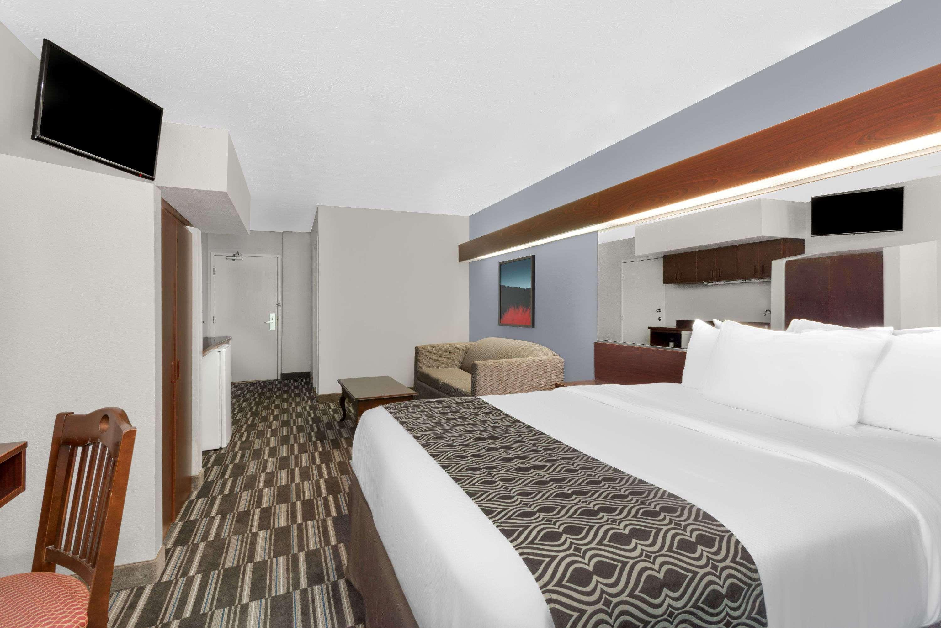 Microtel & By Wyndham 4* London