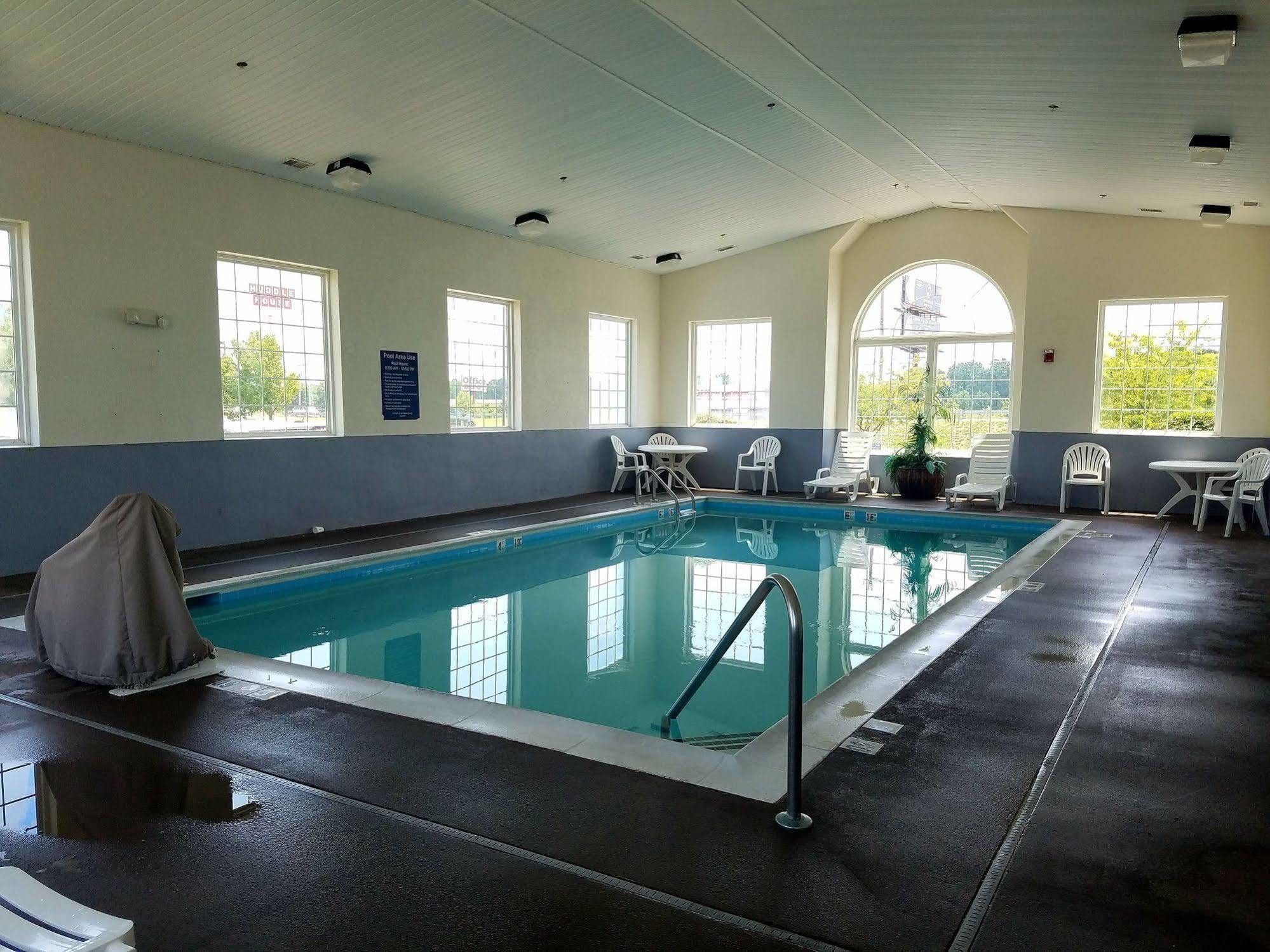 Microtel & By Wyndham Hotel 4*
