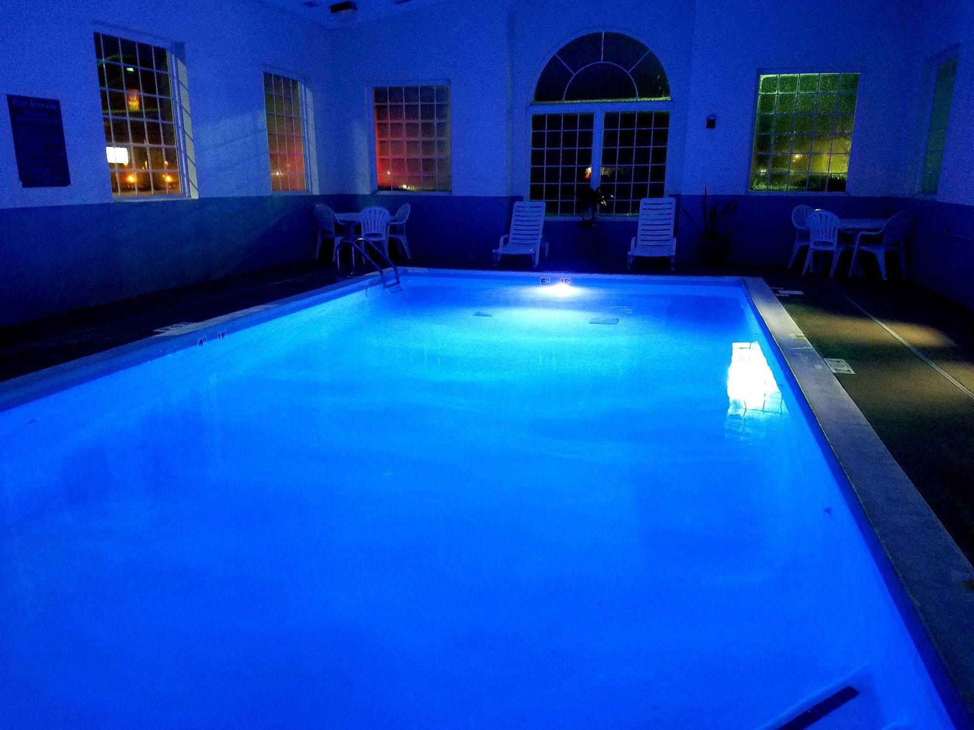 Microtel & By Wyndham London